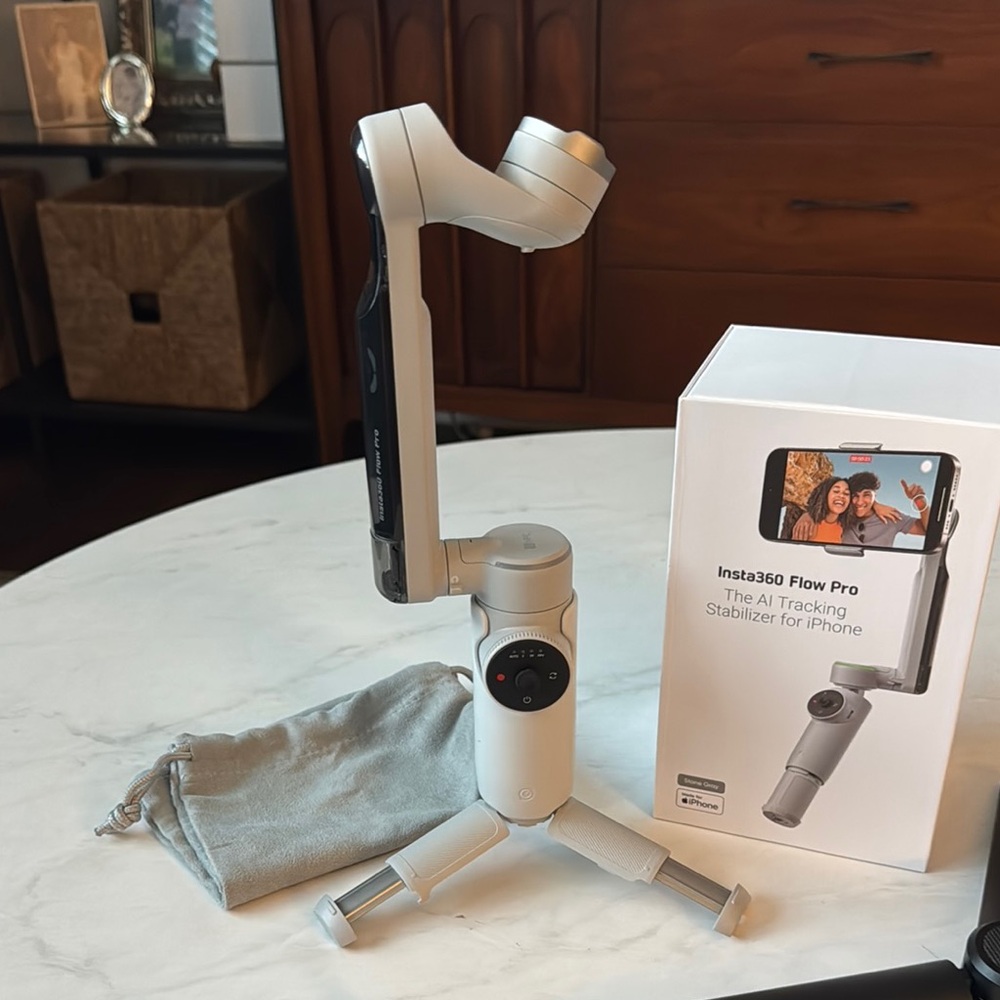 Flow Pro White Camera Stabilizer - Picture 4 of 13